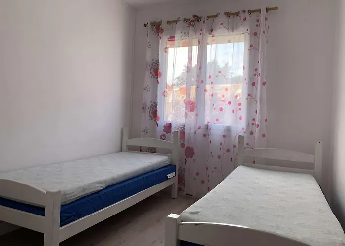 Sp000-004 Appt 3 Pieces 4 Couchages Pierre La *